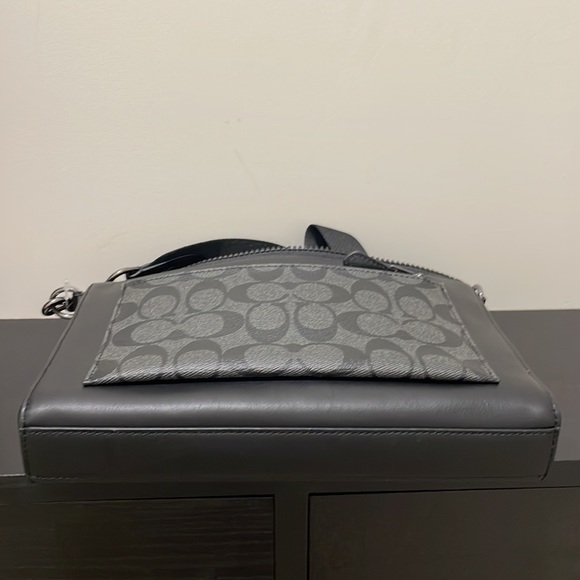 Coach Holden crossbody bag in signature canvas - Picture 6 of 6